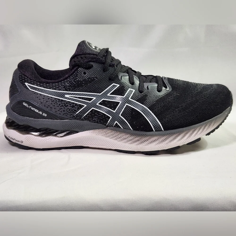 🏃‍♂️ Men's Asics Gel-Nimbus 23 size 8.5m